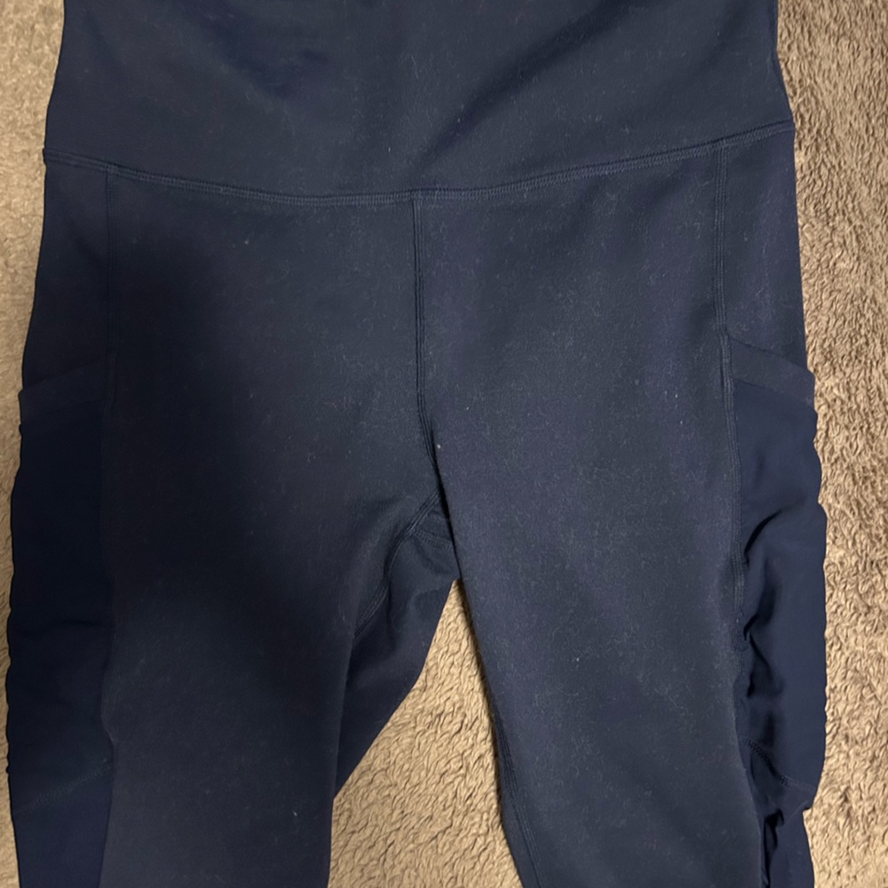 Fabletics navy cropped leggings